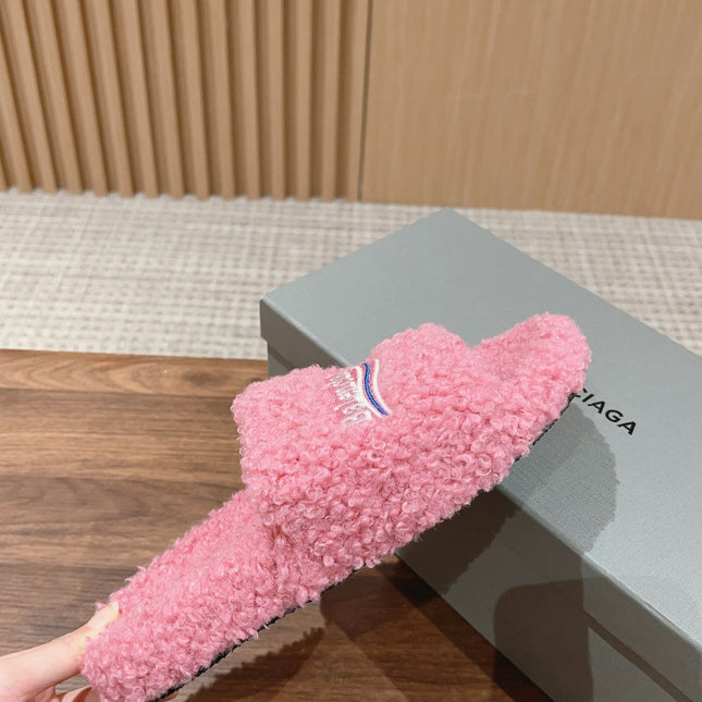 FURRY SLIDES IN PINK CURLY SHEARLING