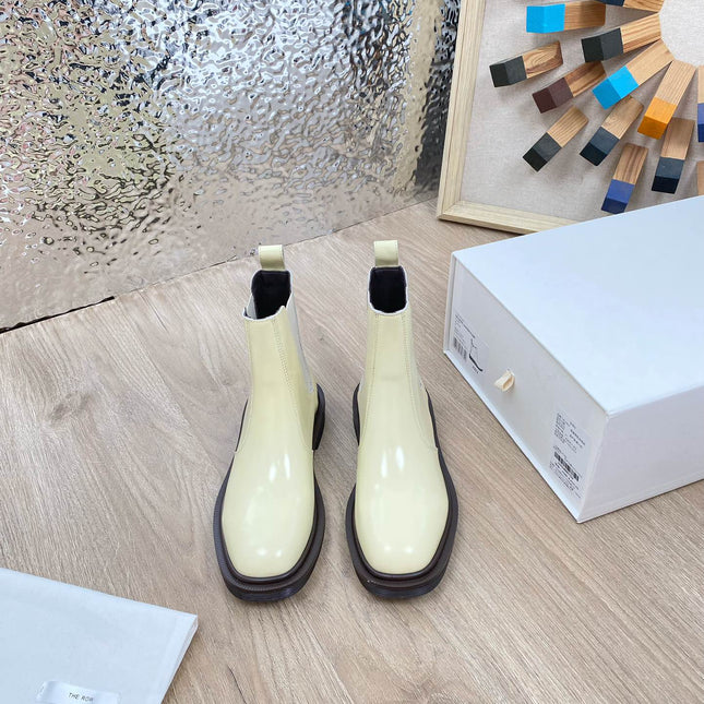 ANKLE BOOTS IN WHITE PATENT CALFSKIN