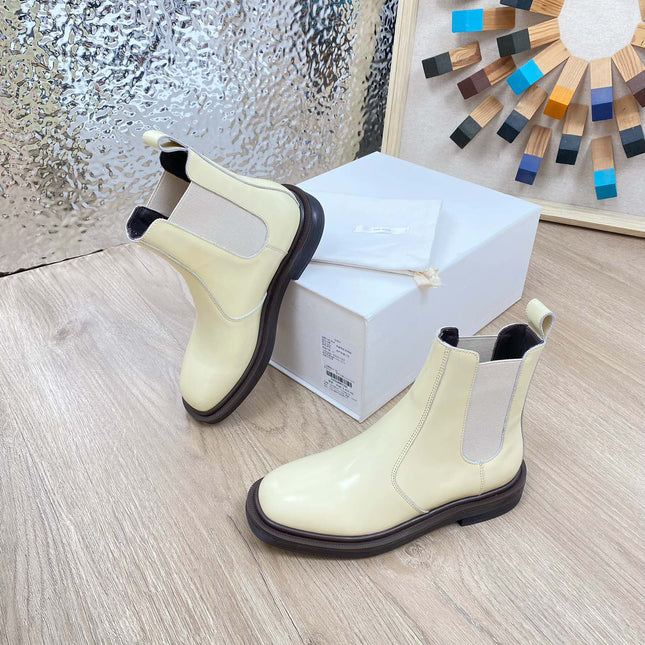 ANKLE BOOTS IN WHITE PATENT CALFSKIN