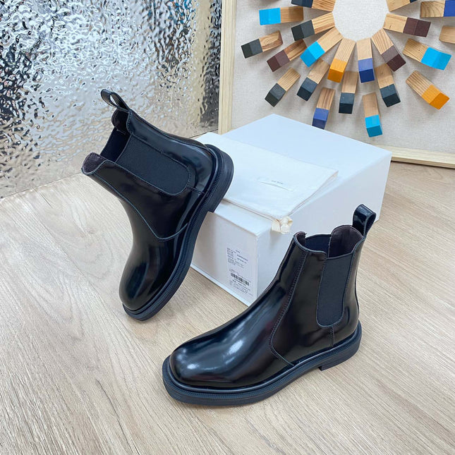 ANKLE BOOTS IN BLACK PATENT CALFSKIN