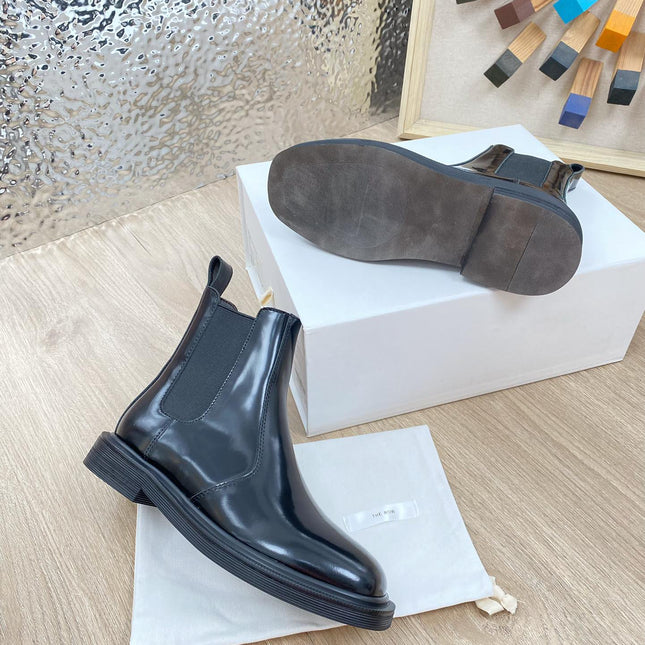 ANKLE BOOTS IN BLACK PATENT CALFSKIN