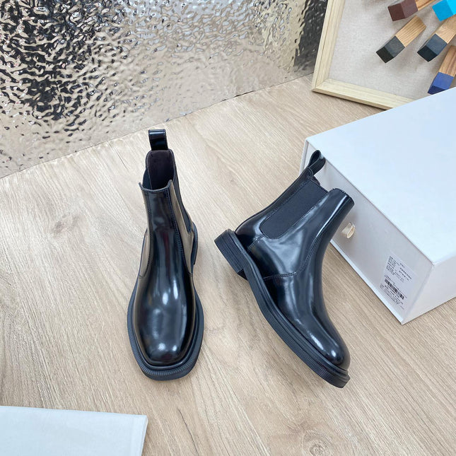 ANKLE BOOTS IN BLACK PATENT CALFSKIN