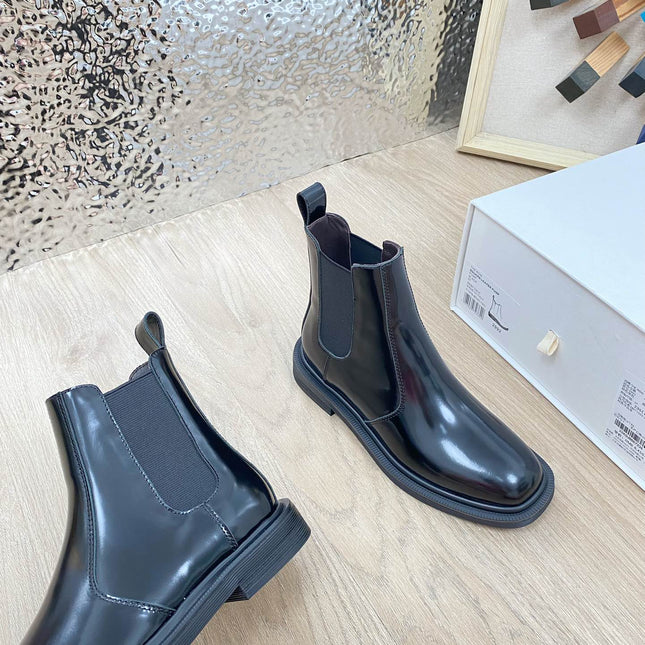 ANKLE BOOTS IN BLACK PATENT CALFSKIN