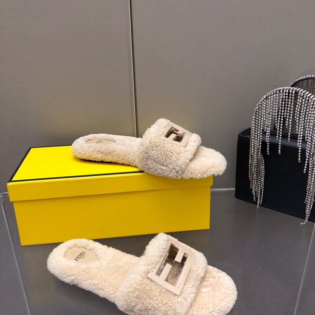 FENDI BAGUETTE SLIDE SLIPPERS IN BEIGE WOOL