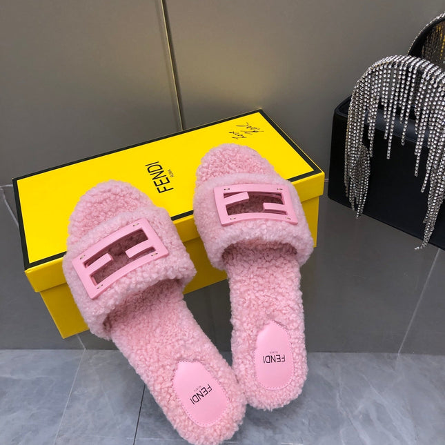 FENDI BAGUETTE SLIDE SLIPPERS IN LIGHT PINK WOOL