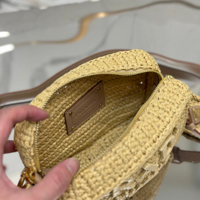 CAMERA BAG 20 IN BEIGE WOVEN RAFFIA