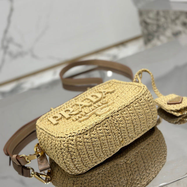 CAMERA BAG 20 IN BEIGE WOVEN RAFFIA