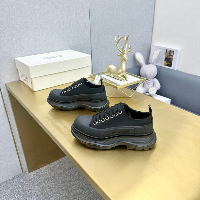 TREAD SLICK LACE UP SNEAKERS IN BLACK CANVAS