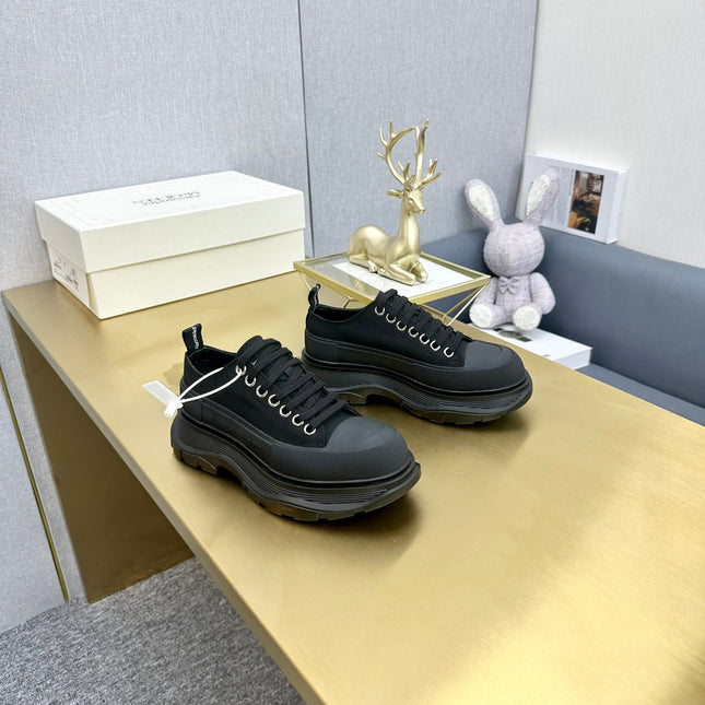 TREAD SLICK LACE UP SNEAKERS IN BLACK CANVAS