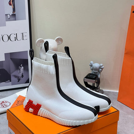 H FUN CLASSIC SNEAKER STYLISH WHITE AND BLACK LINE FABRIC