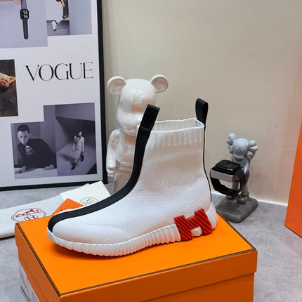 H FUN CLASSIC SNEAKER STYLISH WHITE AND BLACK LINE FABRIC