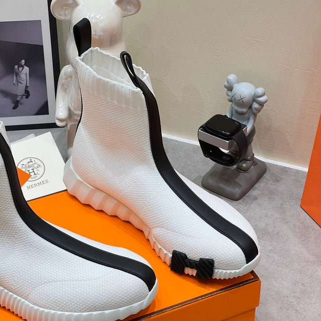 H FUN CLASSIC SNEAKER STYLISH WHITE AND BLACK LINE FABRIC