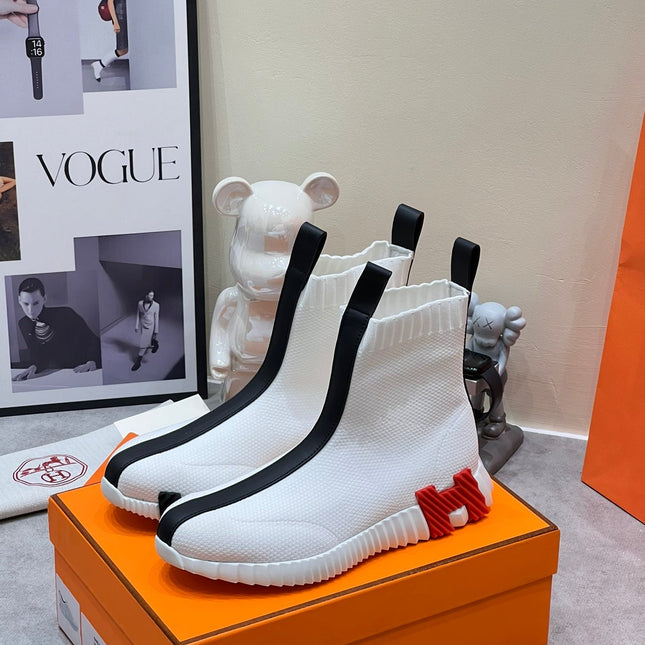 H FUN CLASSIC SNEAKER STYLISH WHITE AND BLACK LINE FABRIC