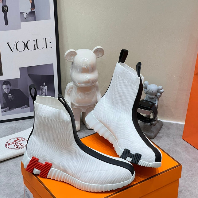 H FUN CLASSIC SNEAKER STYLISH WHITE AND BLACK LINE FABRIC