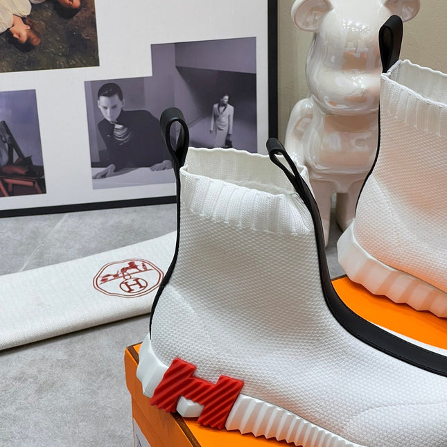 H FUN CLASSIC SNEAKER STYLISH WHITE AND BLACK LINE FABRIC