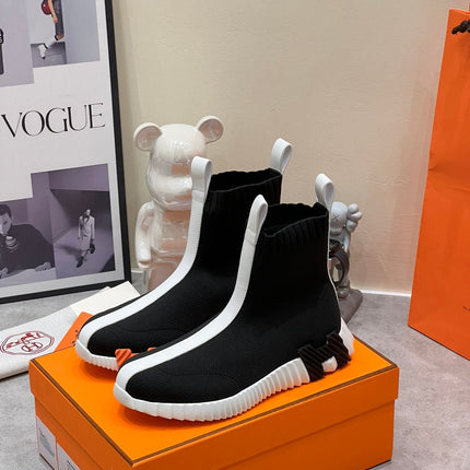 H FUN CLASSIC SNEAKER STYLISH BLACK AND WHITE LINE FABRIC