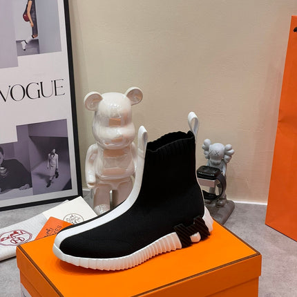 H FUN CLASSIC SNEAKER STYLISH BLACK AND WHITE LINE FABRIC