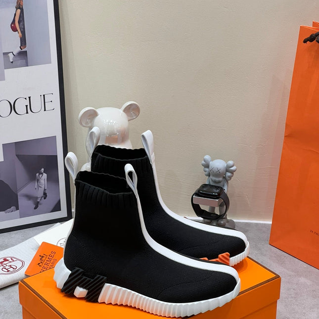 H FUN CLASSIC SNEAKER STYLISH BLACK AND WHITE LINE FABRIC