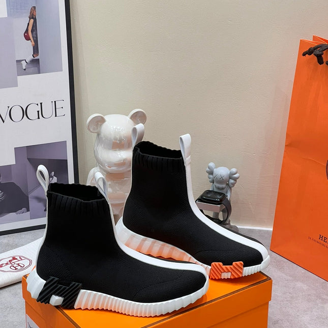 H FUN CLASSIC SNEAKER STYLISH BLACK AND WHITE LINE FABRIC