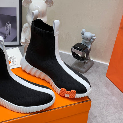 H FUN CLASSIC SNEAKER STYLISH BLACK AND WHITE LINE FABRIC