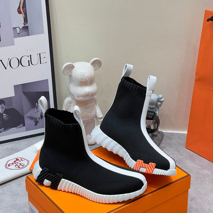 H FUN CLASSIC SNEAKER STYLISH BLACK AND WHITE LINE FABRIC