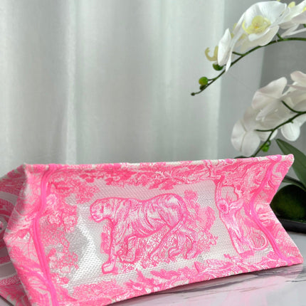 MEDIUM BOOK TOTE 37 CANDY PINK MACROCANNAGE EMBROIDERY