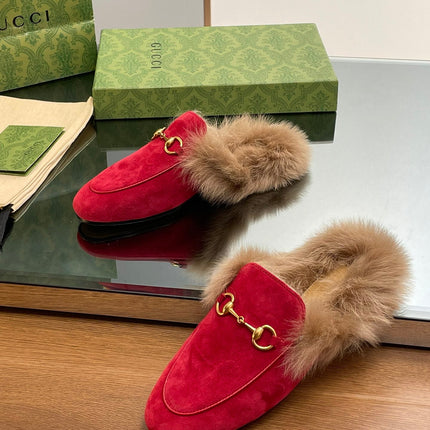 HORSEBIT MULE IN CRIMSON RED SUEDE AND LAMB WOOL LINING