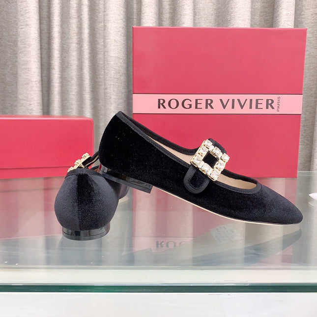TRÈS VIVIER MARY JANE IN BLACK VELVET CRYSTAL BUCKLE