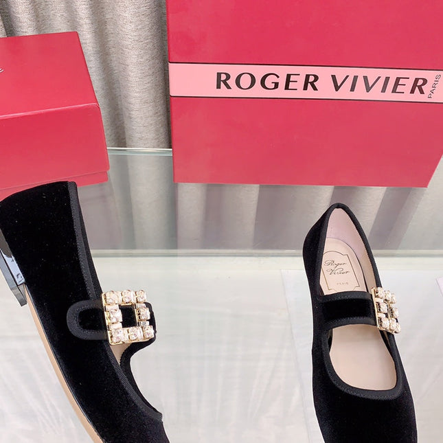 TRÈS VIVIER MARY JANE IN BLACK VELVET CRYSTAL BUCKLE