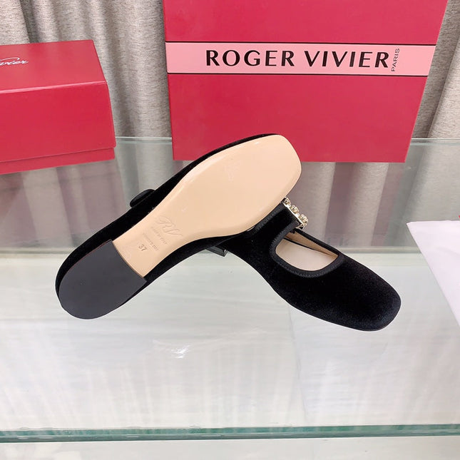 TRÈS VIVIER MARY JANE IN BLACK VELVET CRYSTAL BUCKLE