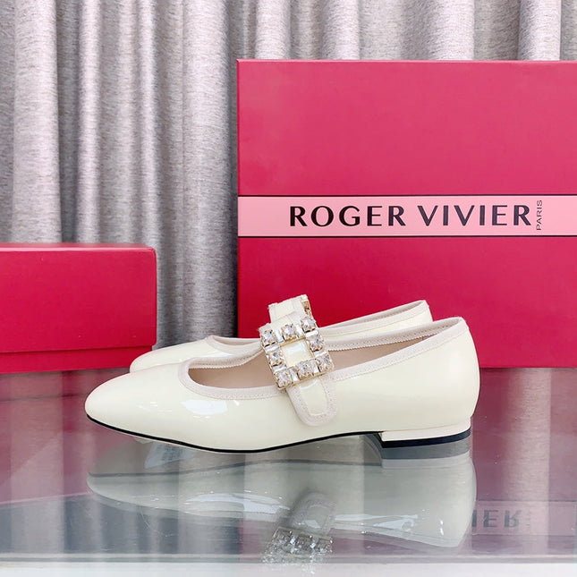 TRÈS VIVIER MARY JANE OFF WHITE PATENT CALFSKIN CRYSTAL BUCKLE