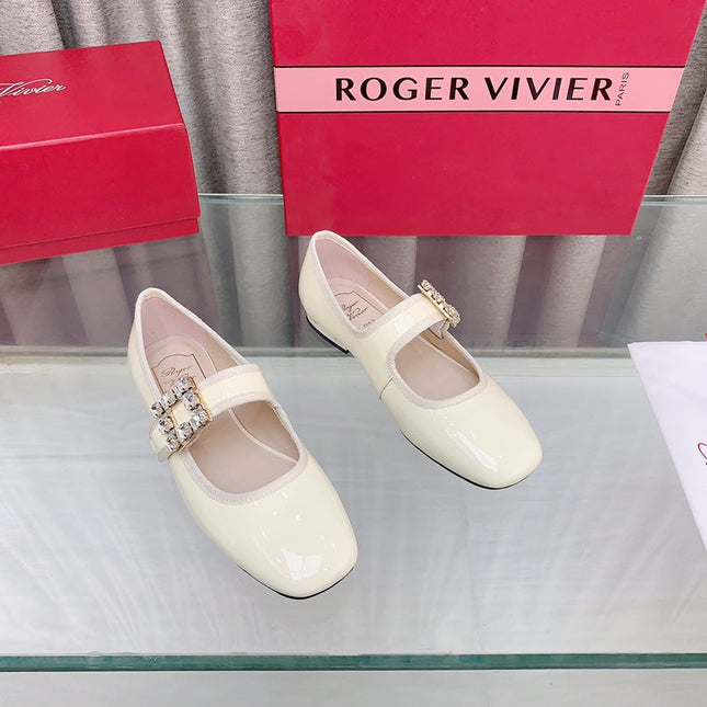 TRÈS VIVIER MARY JANE OFF WHITE PATENT CALFSKIN CRYSTAL BUCKLE
