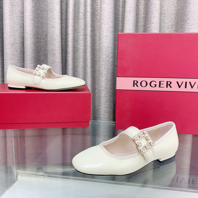 TRÈS VIVIER MARY JANE OFF WHITE PATENT CALFSKIN CRYSTAL BUCKLE