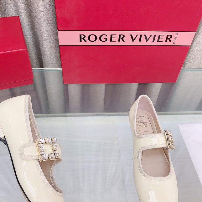 TRÈS VIVIER MARY JANE OFF WHITE PATENT CALFSKIN CRYSTAL BUCKLE