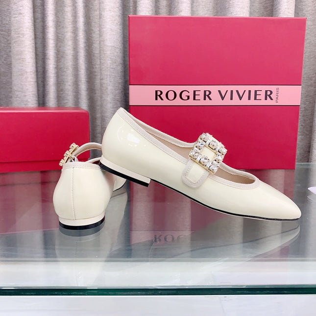 TRÈS VIVIER MARY JANE OFF WHITE PATENT CALFSKIN CRYSTAL BUCKLE