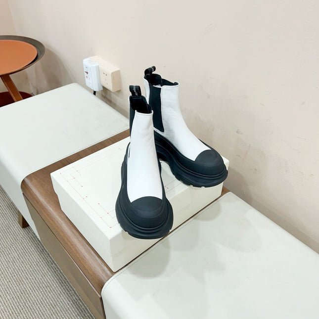 MC.QUEEN TREAD SLICK BOOT IN WHITE MIX BLACK CALFSKIN