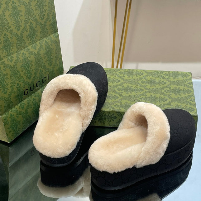 GG MOLLY MULE IN BLACK MONOGRAM JACQUARD FABRIC AND SHEARLING LINING