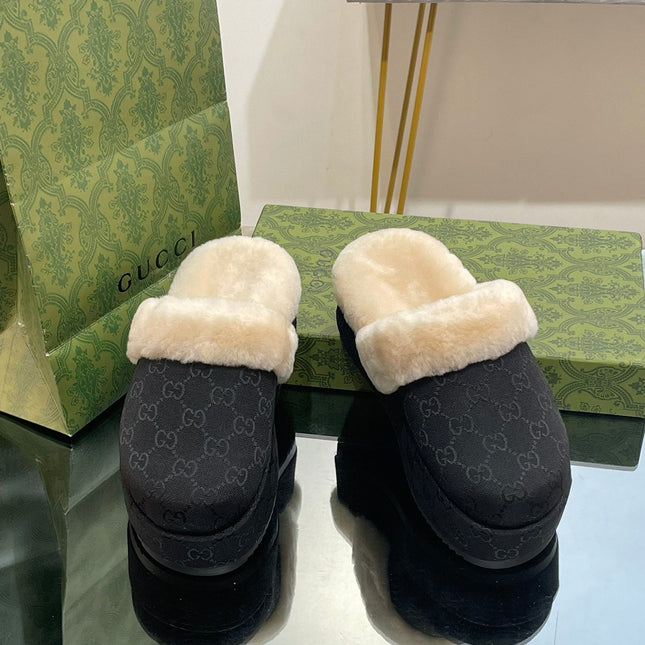 GG MOLLY MULE IN BLACK MONOGRAM JACQUARD FABRIC AND SHEARLING LINING