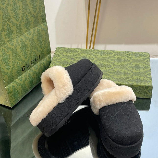 GG MOLLY MULE IN BLACK MONOGRAM JACQUARD FABRIC AND SHEARLING LINING