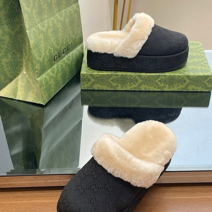 GG MOLLY MULE IN BLACK MONOGRAM JACQUARD FABRIC AND SHEARLING LINING