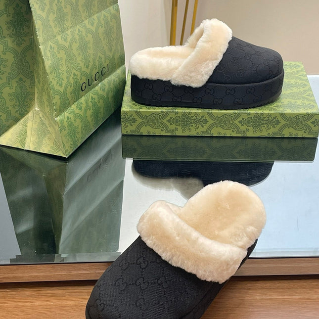 GG MOLLY MULE IN BLACK MONOGRAM JACQUARD FABRIC AND SHEARLING LINING