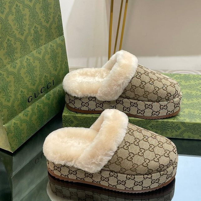 GG MOLLY MULE IN PEANUT BROWN MONOGRAM JACQUARD FABRIC AND SHEARLING LINING