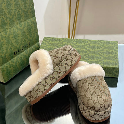 GG MOLLY MULE IN PEANUT BROWN MONOGRAM JACQUARD FABRIC AND SHEARLING LINING