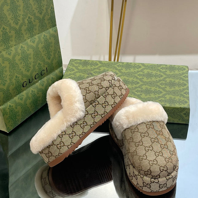 GG MOLLY MULE IN PEANUT BROWN MONOGRAM JACQUARD FABRIC AND SHEARLING LINING