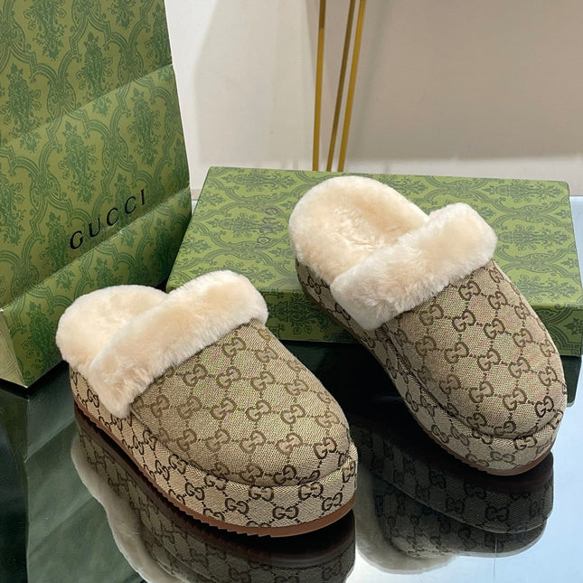 GG MOLLY MULE IN PEANUT BROWN MONOGRAM JACQUARD FABRIC AND SHEARLING LINING