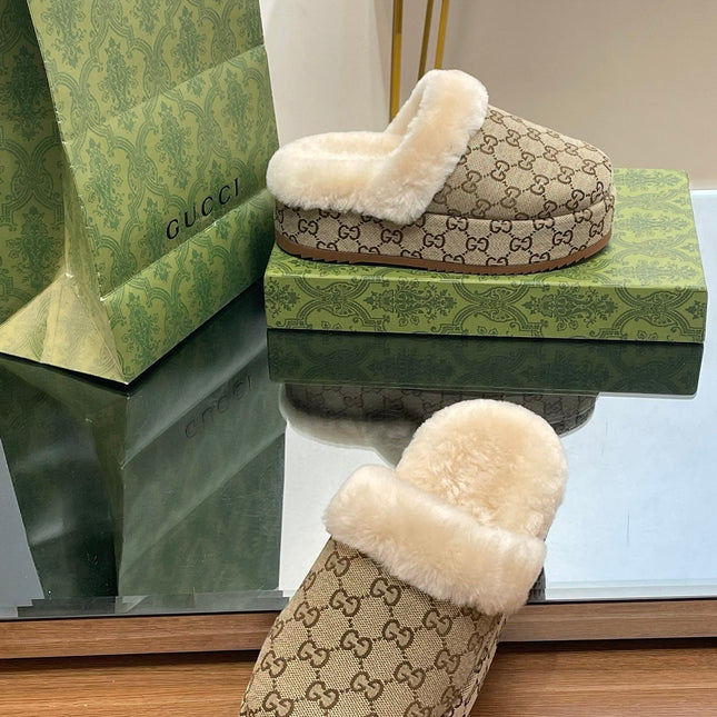 GG MOLLY MULE IN PEANUT BROWN MONOGRAM JACQUARD FABRIC AND SHEARLING LINING