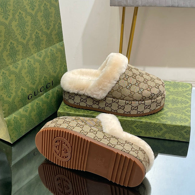 GG MOLLY MULE IN PEANUT BROWN MONOGRAM JACQUARD FABRIC AND SHEARLING LINING