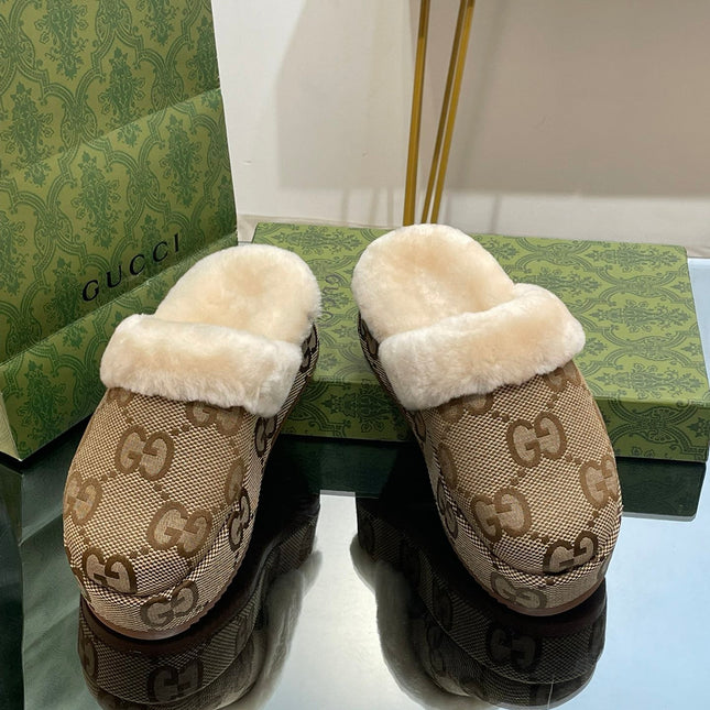 GG MOLLY MULE IN CAMEL BROWN MONOGRAM JACQUARD FABRIC AND SHEARLING LINING