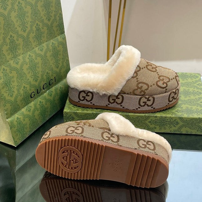 GG MOLLY MULE IN CAMEL BROWN MONOGRAM JACQUARD FABRIC AND SHEARLING LINING