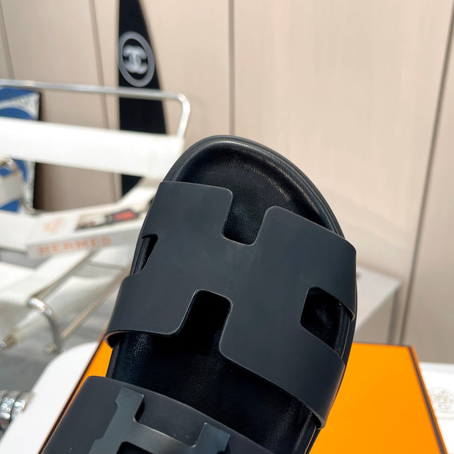 HM CHYPRE SANDAL BLACK WITH H-BUCKLECALFSKIN